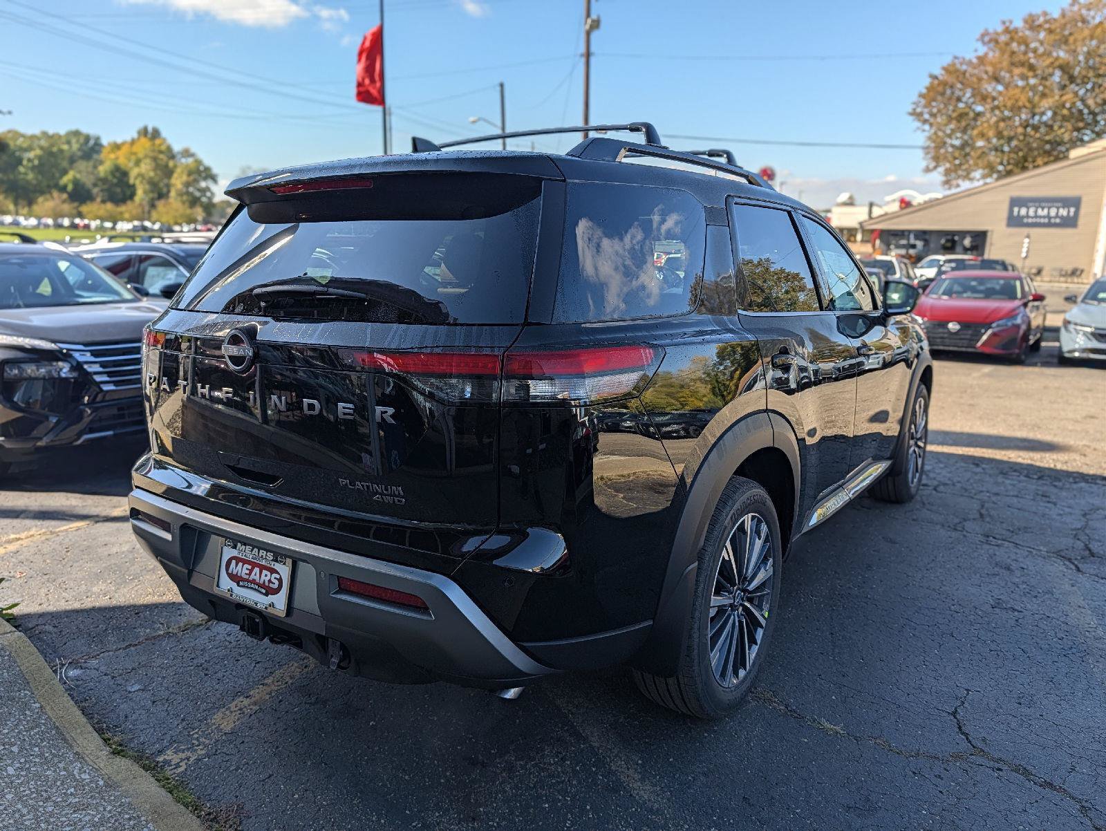 New 2026 Nissan Pathfinder Platinum AWD/4WD image 13
