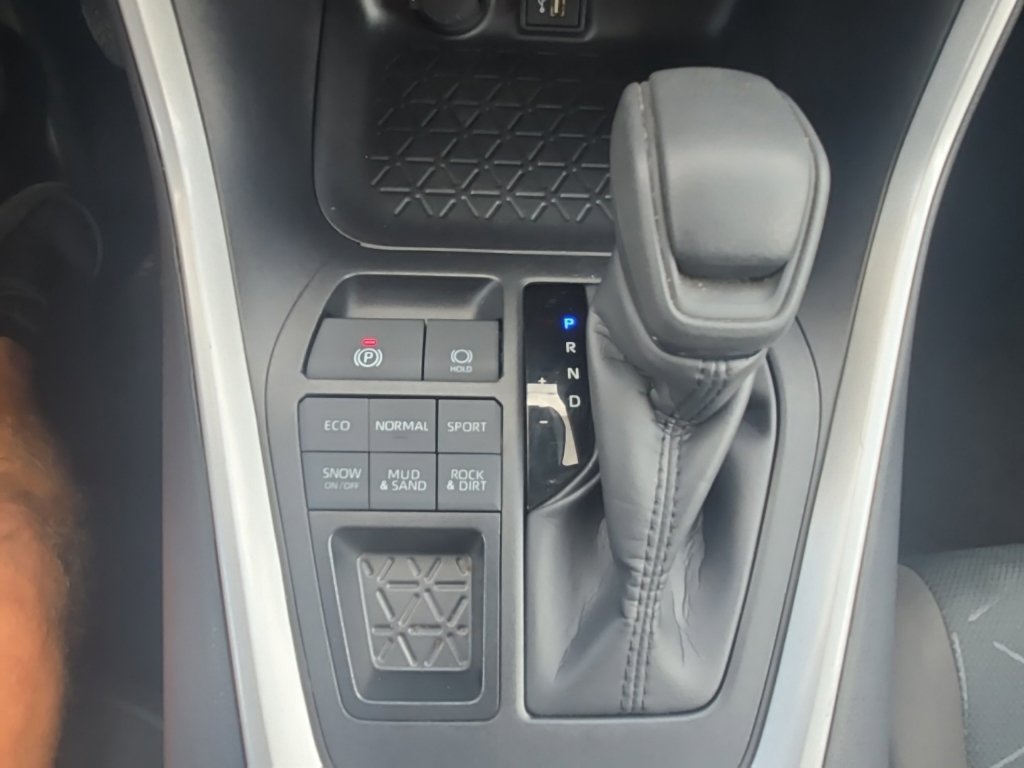 Used 2025 Toyota RAV4 XLE AWD/4WD image 26