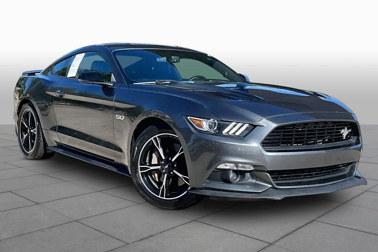 Used 2017 Ford Mustang GT Premium RWD image 3