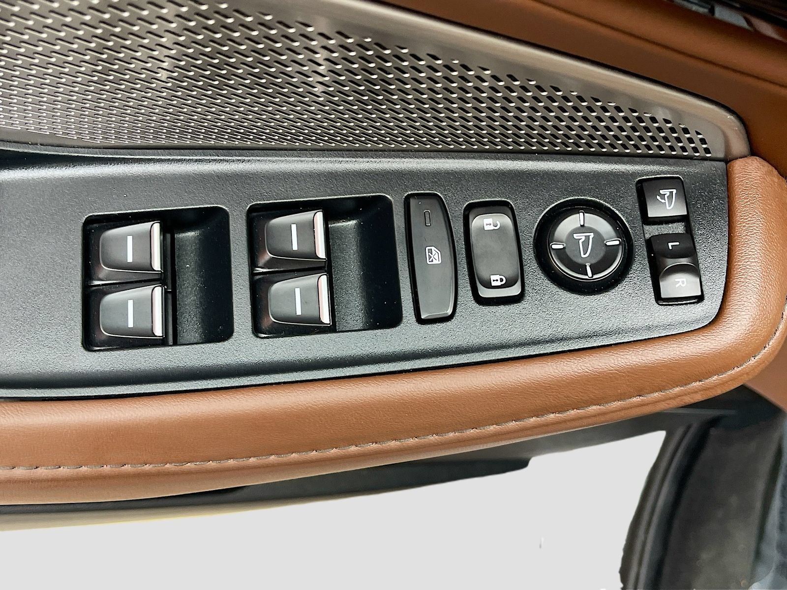 Used 2024 Acura MDX w/ Technology Package FWD image 18