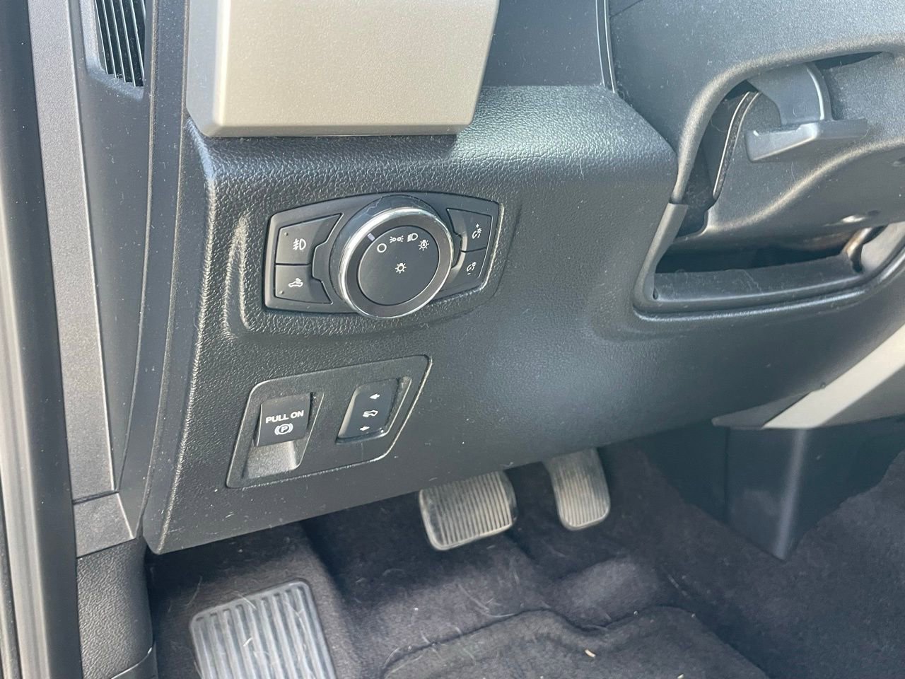 Used 2015 Ford F150 Lariat AWD/4WD image 15