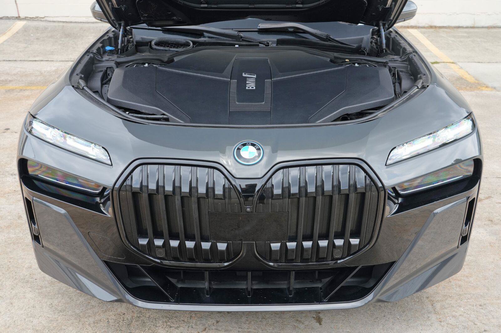 Used 2024 BMW i7 eDrive50 w/ M Sport Package RWD image 8