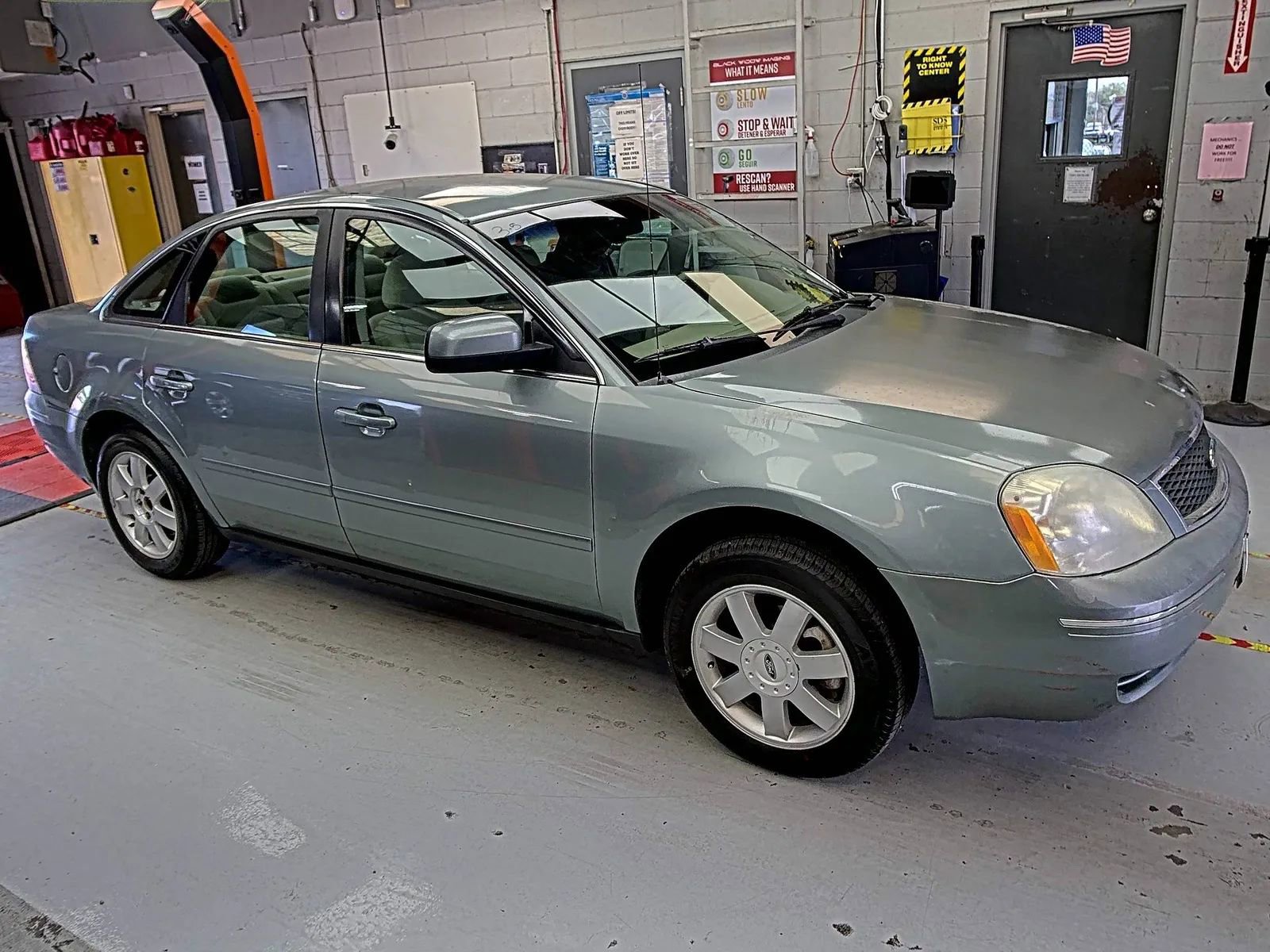 Used 2005 Ford Five Hundred SE image 2