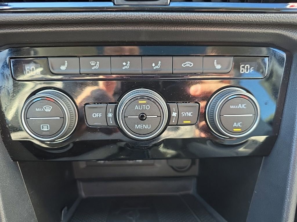 Used 2024 Volkswagen Taos SE image 28