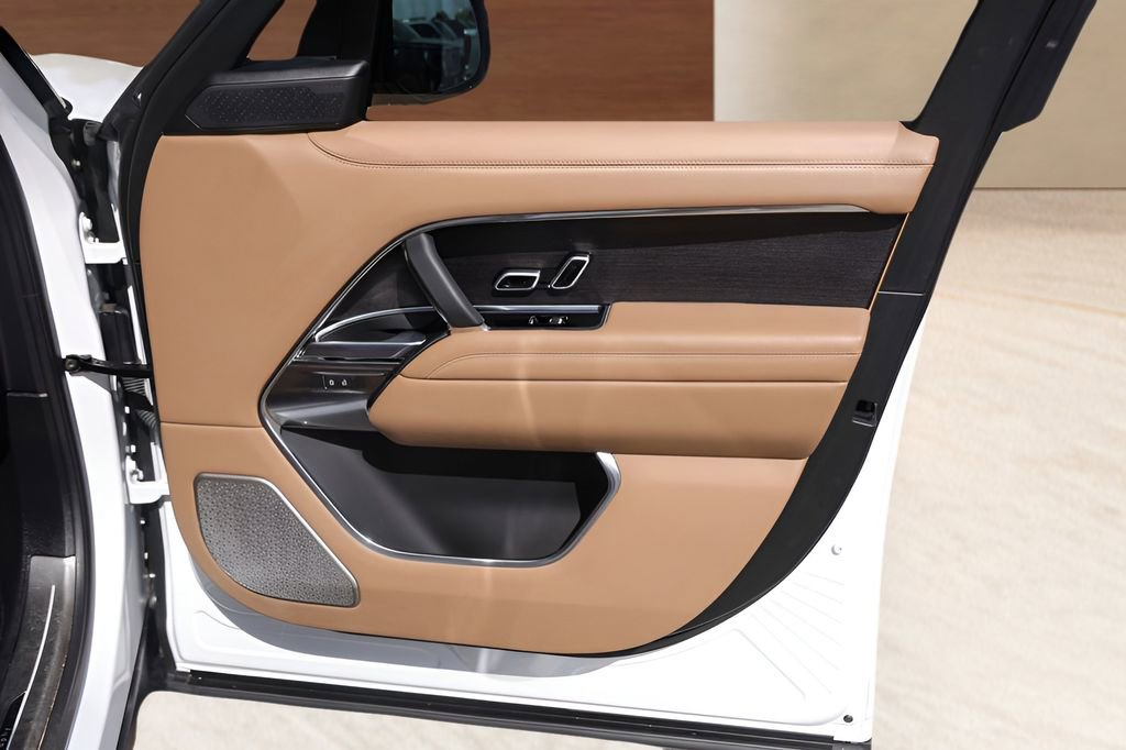 Used 2025 Land Rover Range Rover Autobiography image 27