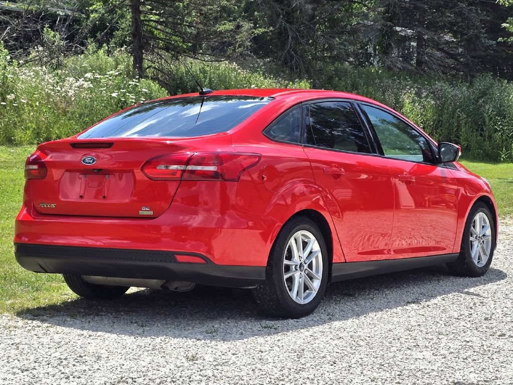 Used 2016 Ford Focus SE w/ SE Cold Weather Package FWD image 9