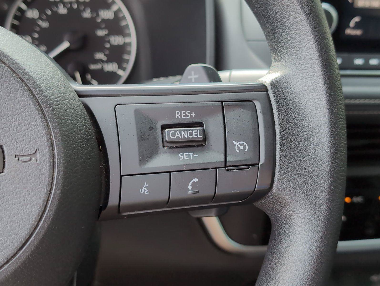 Used 2024 Nissan Rogue S AWD/4WD image 29
