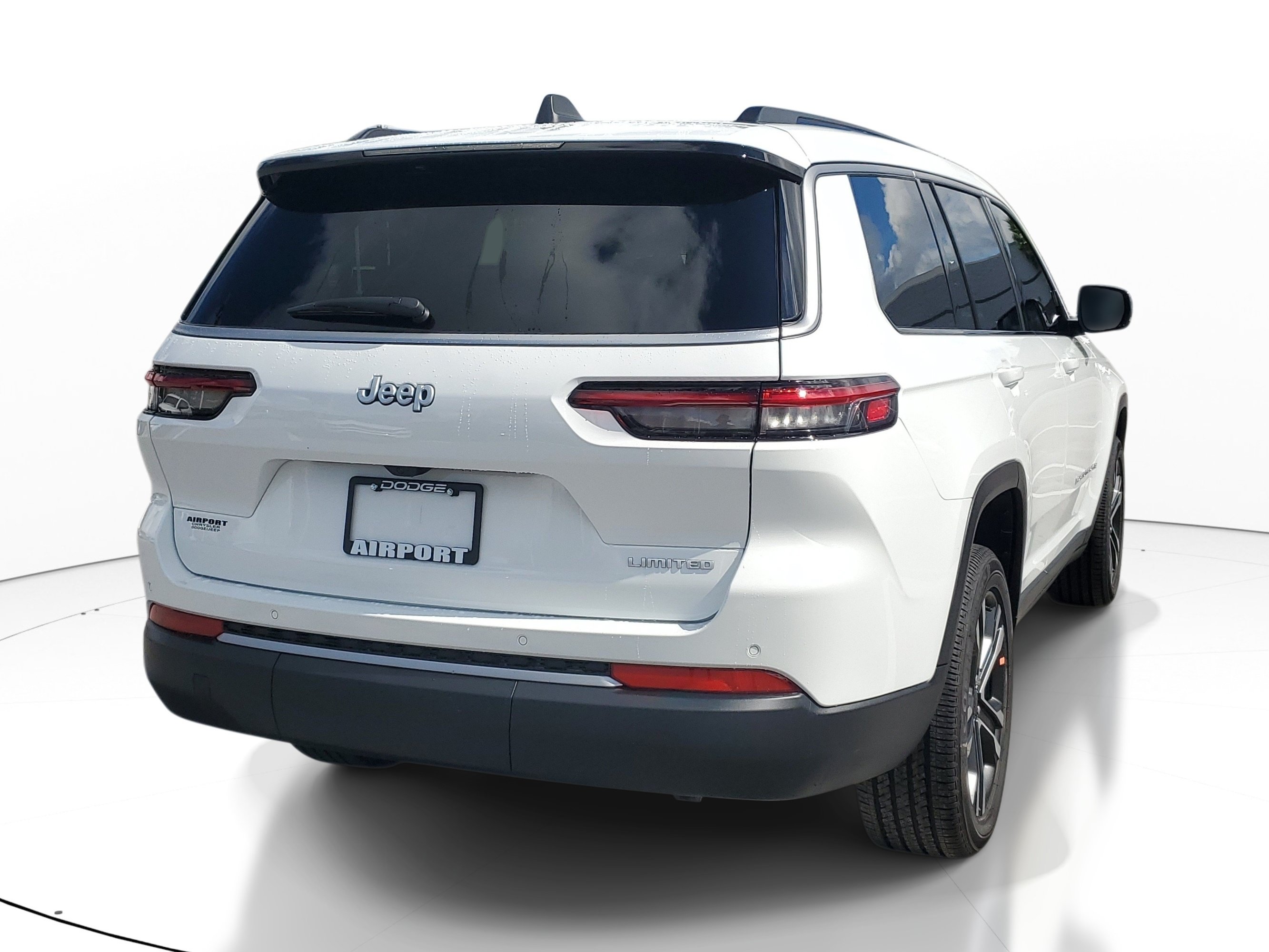 New 2027 Jeep Grand Cherokee L Limited RWD image 4
