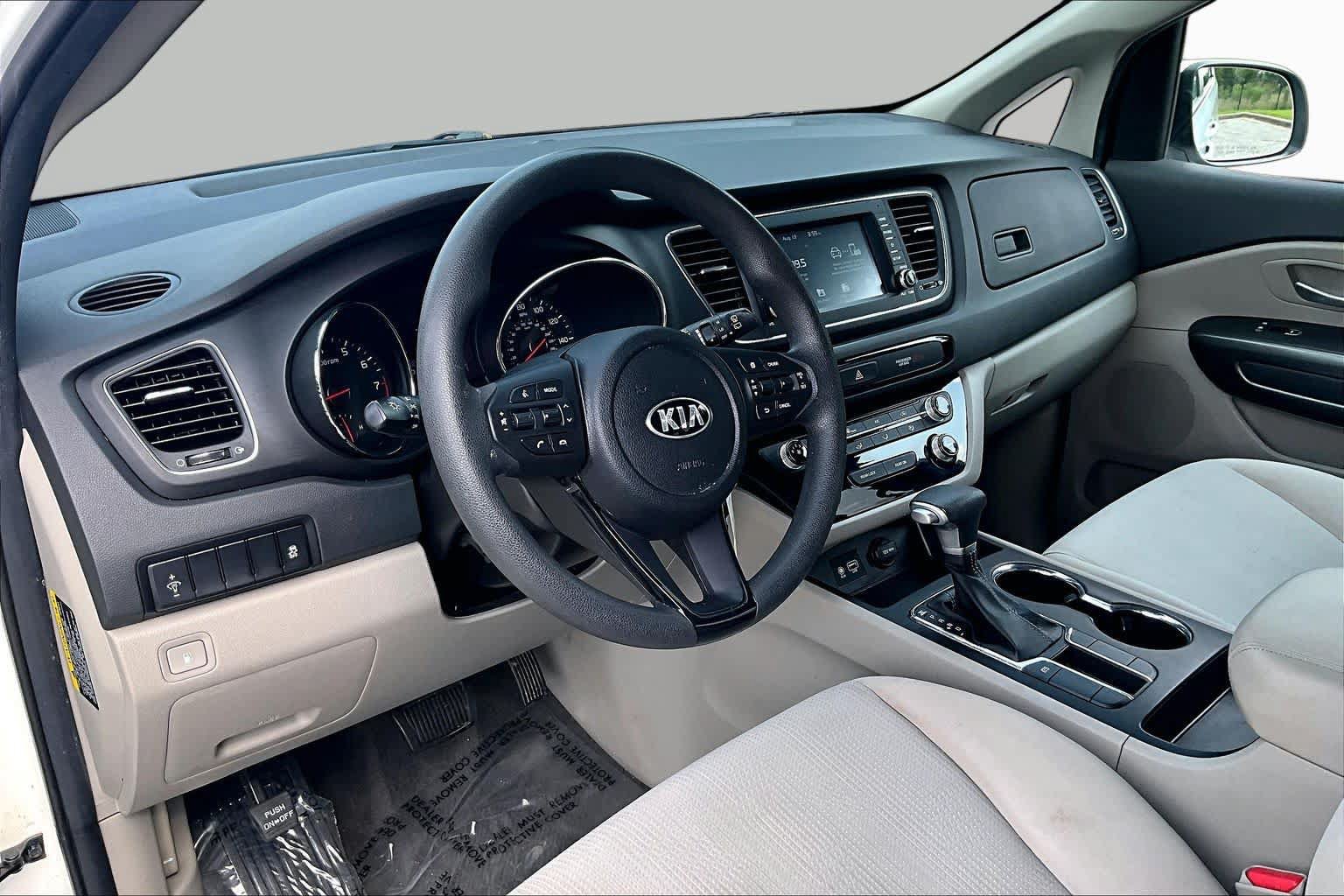 Used 2021 Kia Sedona LX FWD image 17