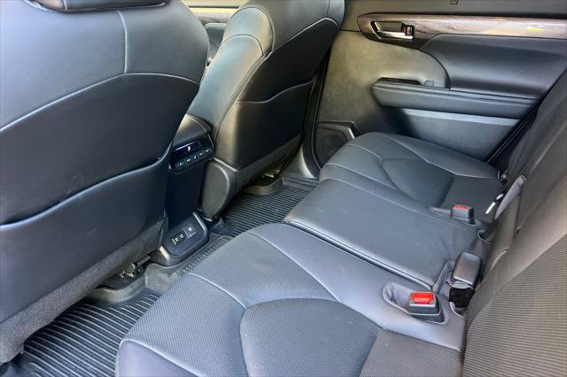 Certified 2021 Toyota Highlander Limited AWD/4WD image 4