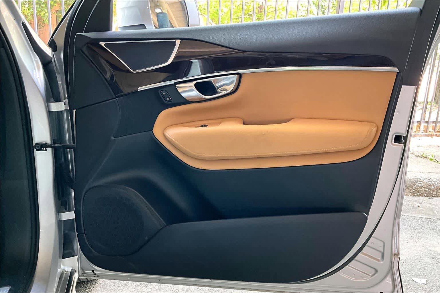 Used 2018 Volvo XC90 T6 Momentum w/ Convenience Package AWD/4WD image 22