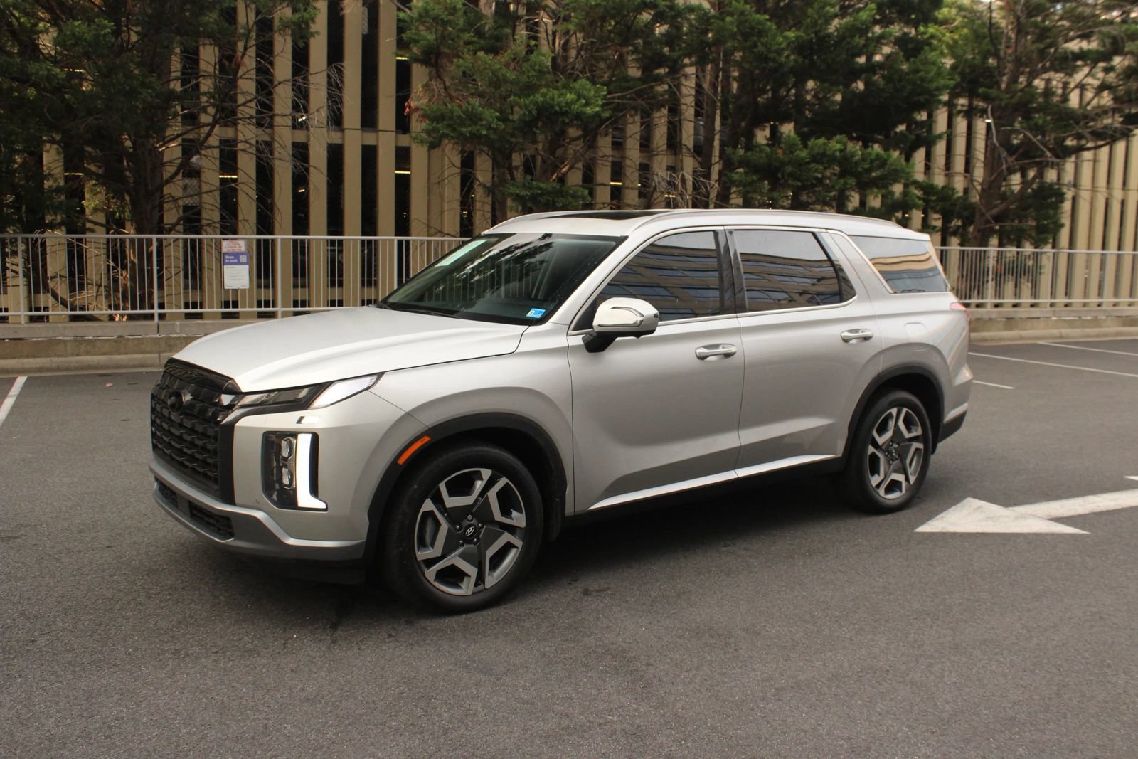 Used 2025 Hyundai Palisade SEL FWD image 12