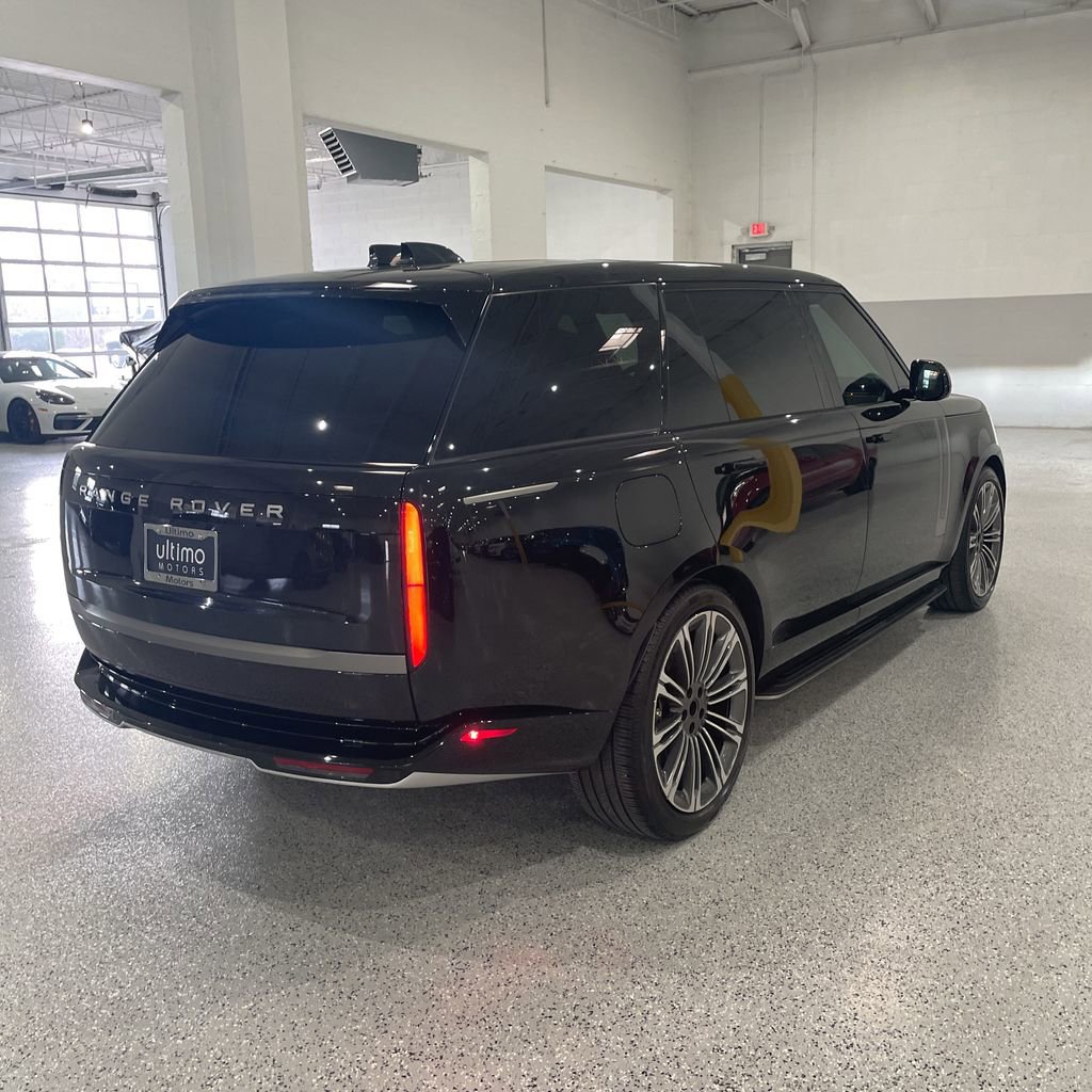 Used 2025 Land Rover Range Rover Long Wheelbase SE image 7