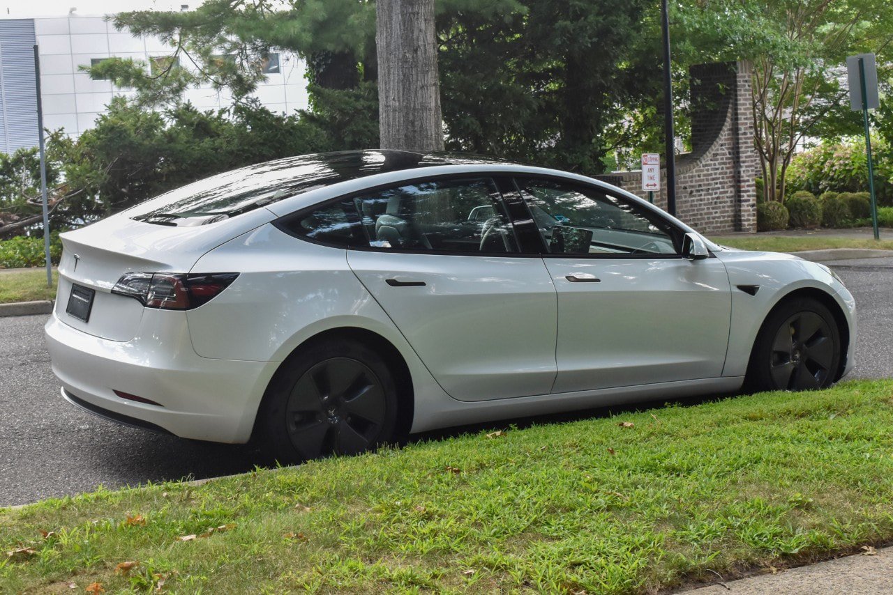 Used 2023 Tesla Model 3 Standard Range RWD image 8