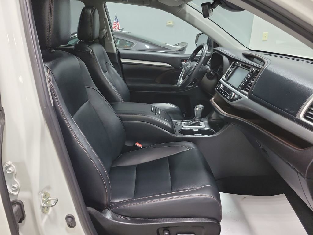 Used 2019 Toyota Highlander XLE image 17