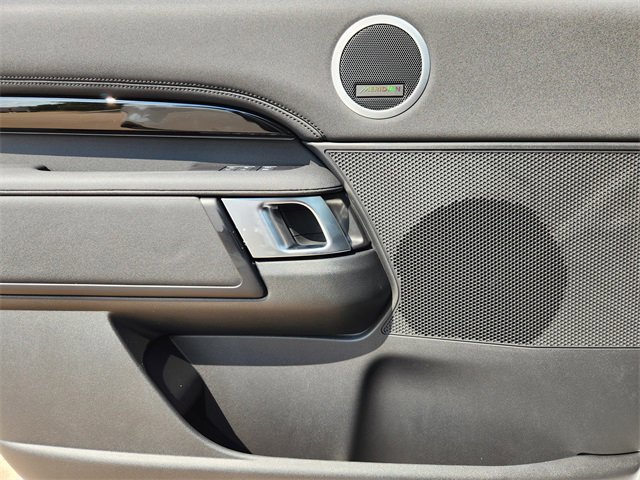 New 2025 Land Rover Discovery S image 15
