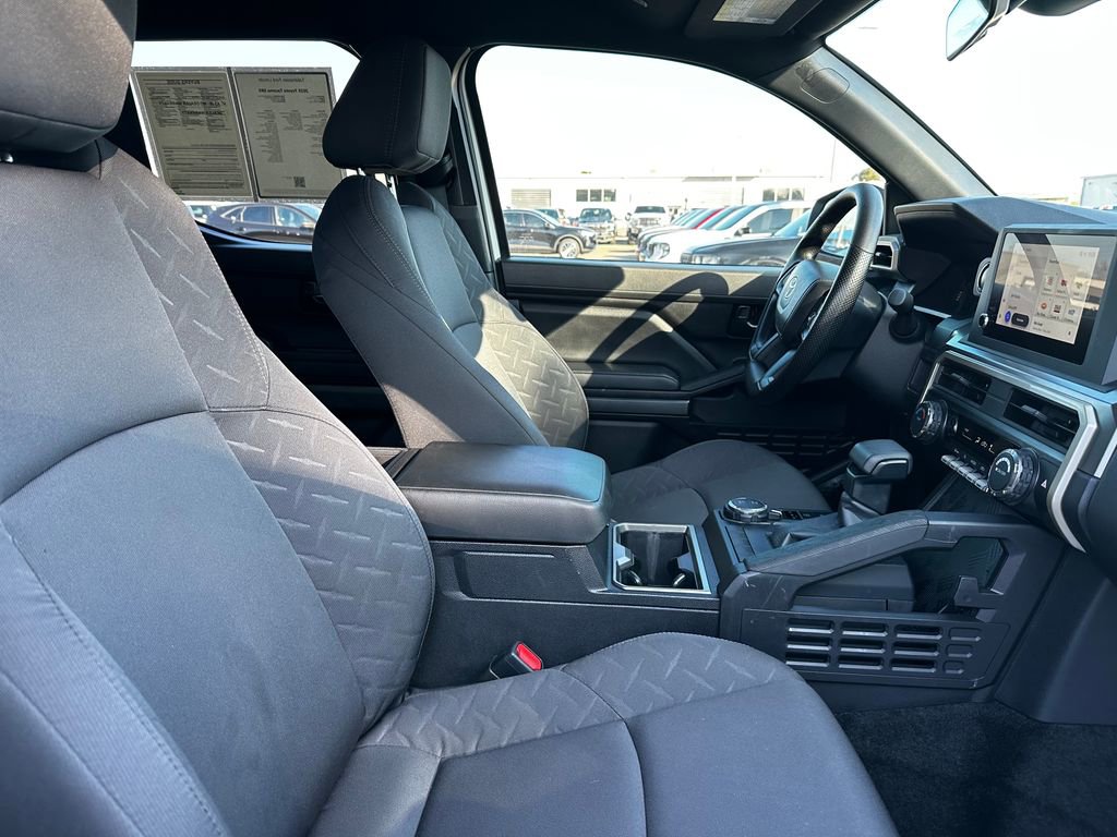 Used 2025 Toyota Tacoma SR5 image 33