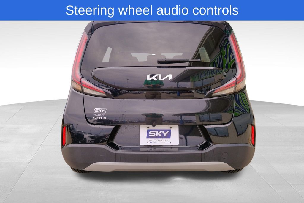 Used 2023 Kia Soul LX w/ LX Technology Package image 6