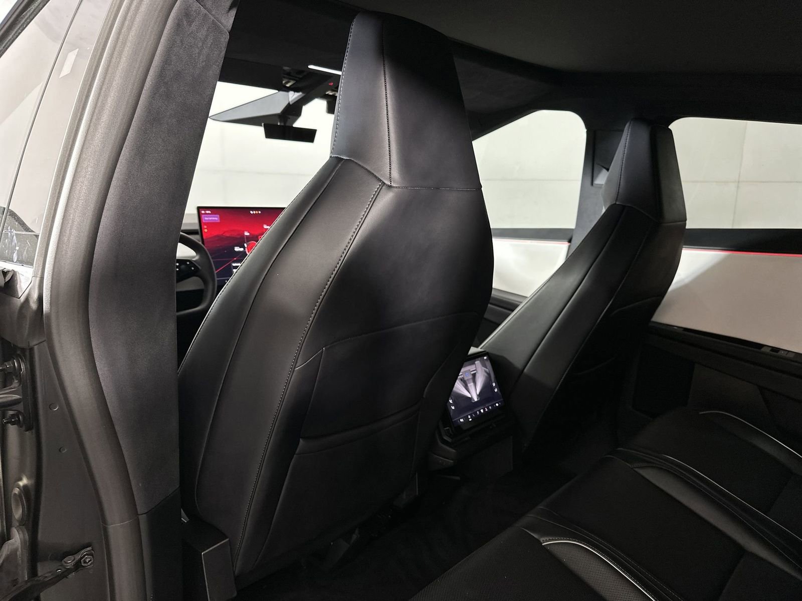 Used 2024 Tesla Cybertruck AWD Crew Cab image 27