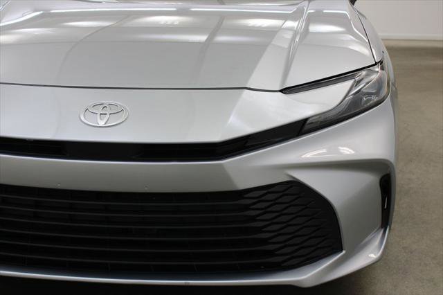 Used 2025 Toyota Camry LE FWD image 8