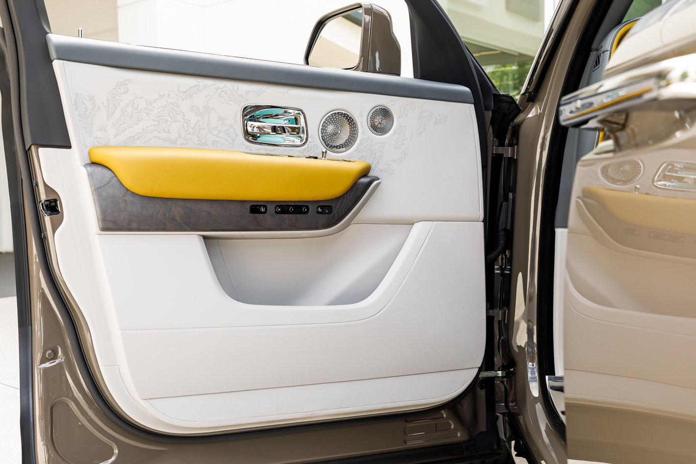Certified 2025 Rolls-Royce Cullinan AWD/4WD image 27