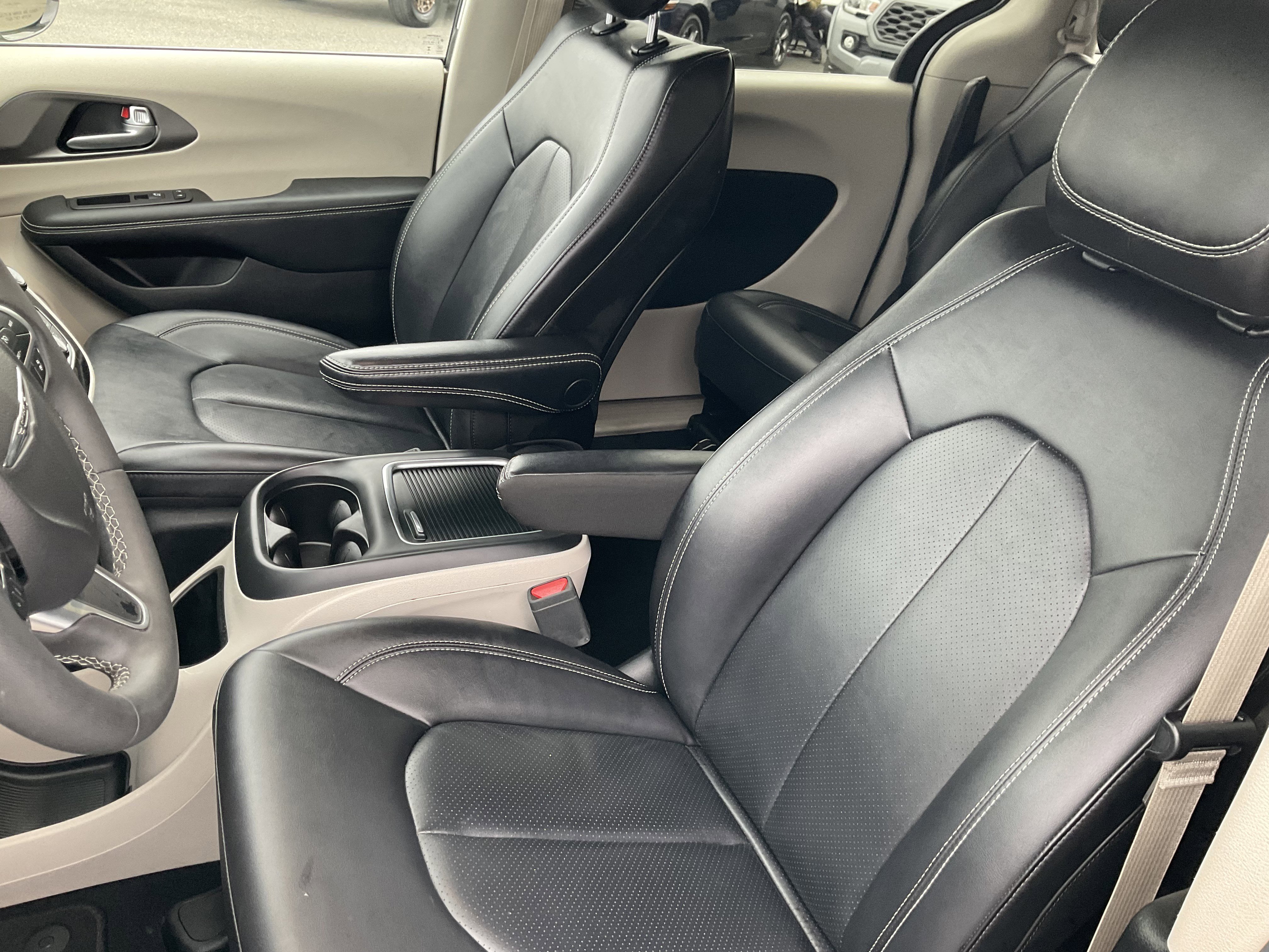 Used 2024 Chrysler Pacifica Select FWD image 33