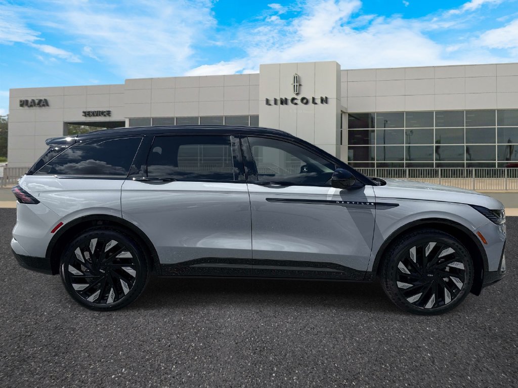 New 2026 Lincoln Nautilus Reserve w/ Jet Appearance Package AWD/4WD image 2