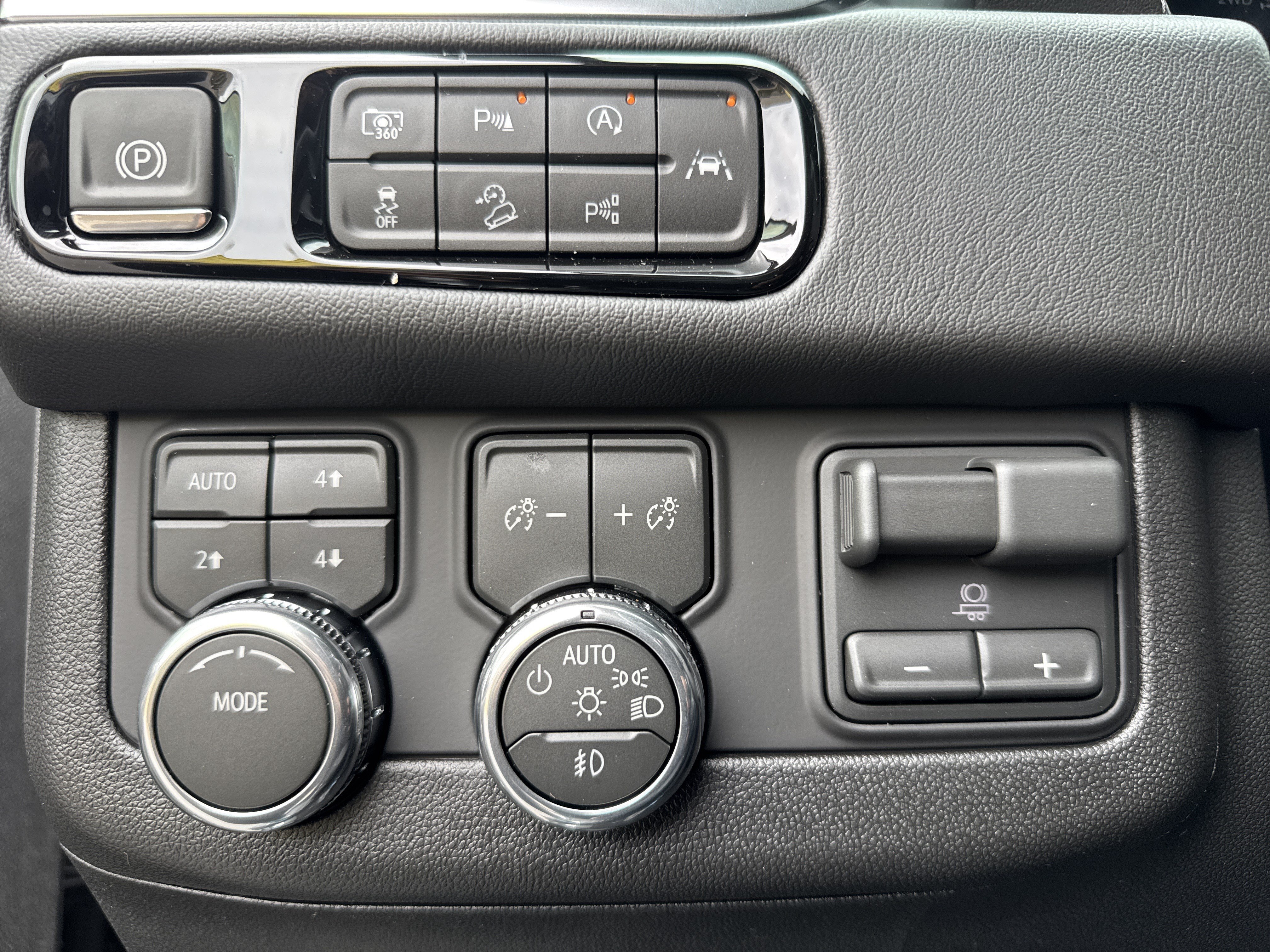 New 2026 GMC Yukon XL Denali w/ Advanced Technology Package AWD/4WD image 16