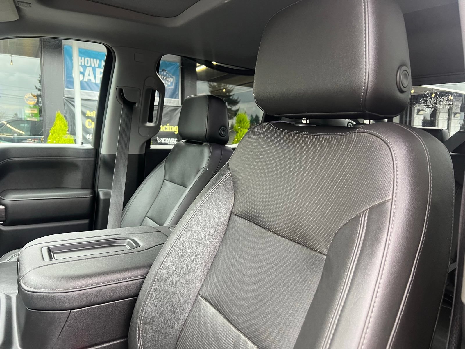 Used 2019 Chevrolet Silverado 1500 LTZ w/ LTZ Convenience Package AWD/4WD image 26