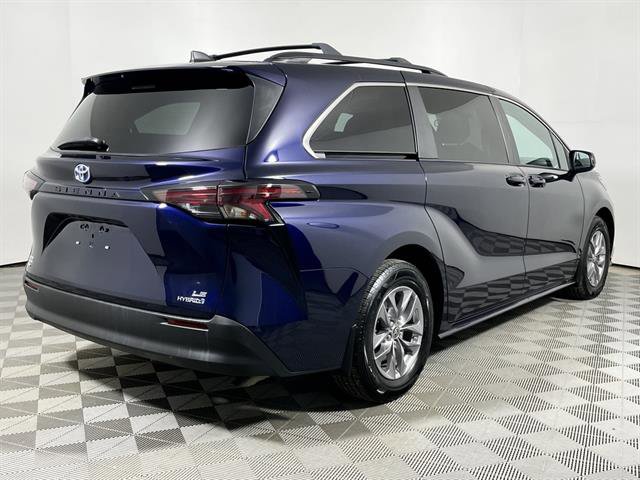 Certified 2023 Toyota Sienna LE image 7