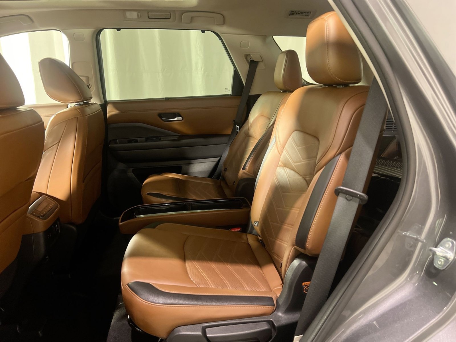 Used 2022 Nissan Pathfinder Platinum w/ Cargo Package image 26