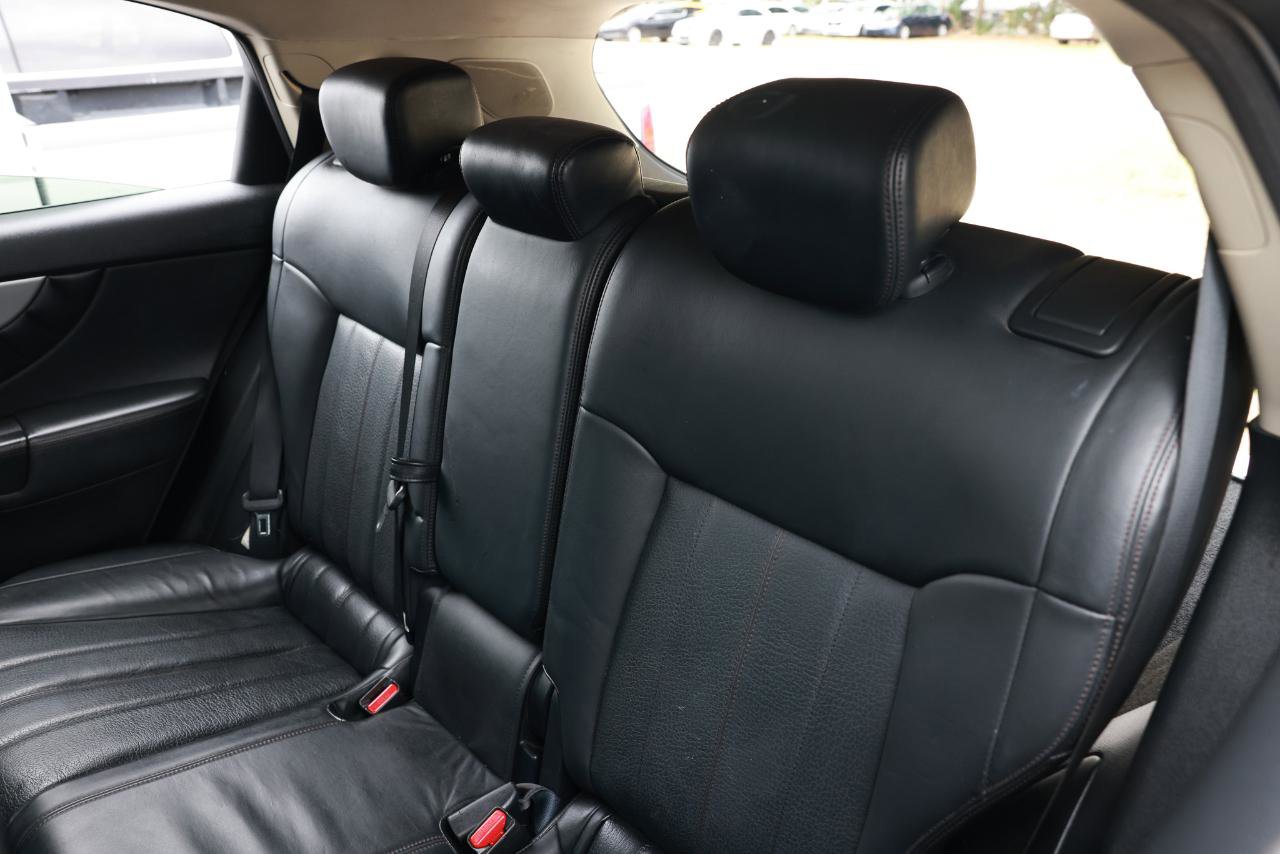 Used 2014 INFINITI QX70 image 8