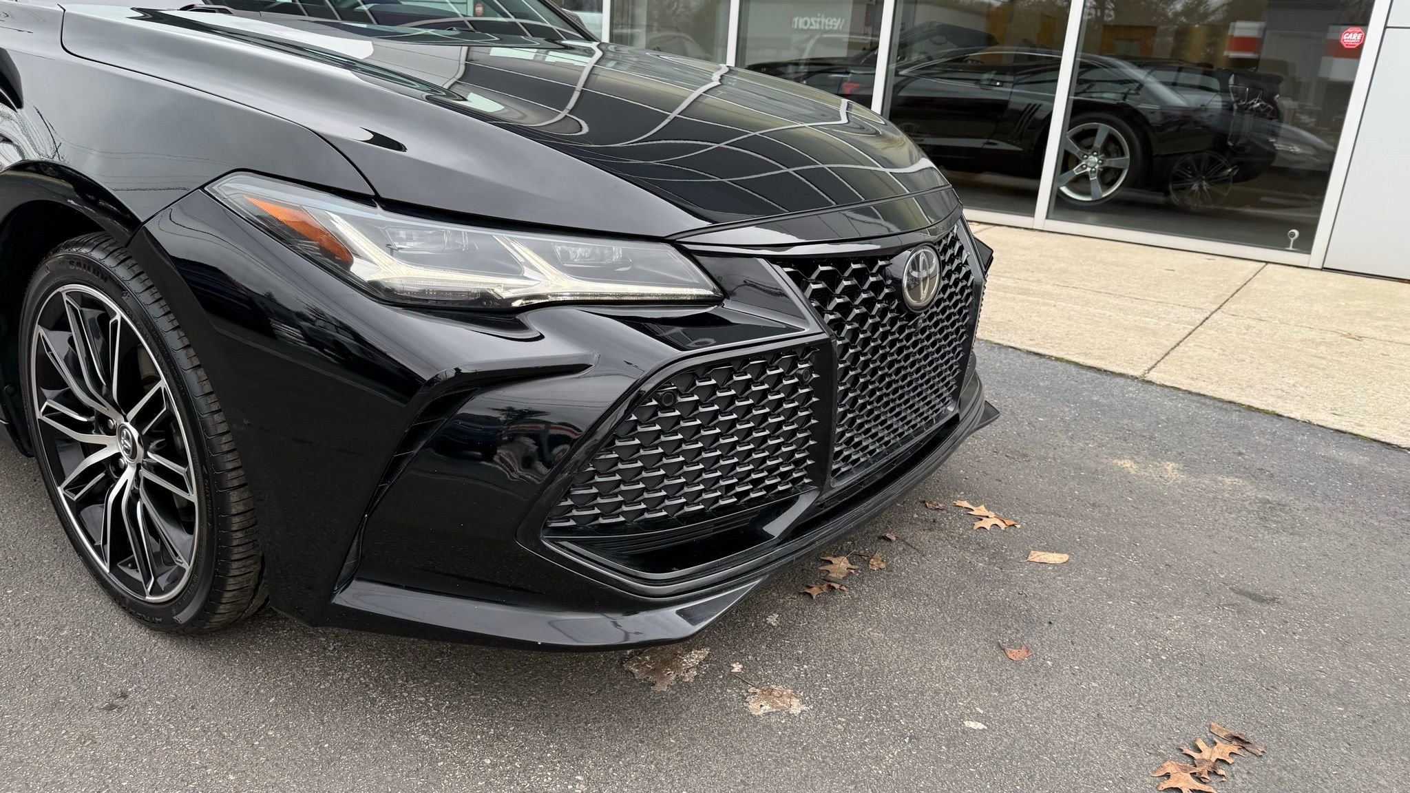 Used 2019 Toyota Avalon Touring image 10