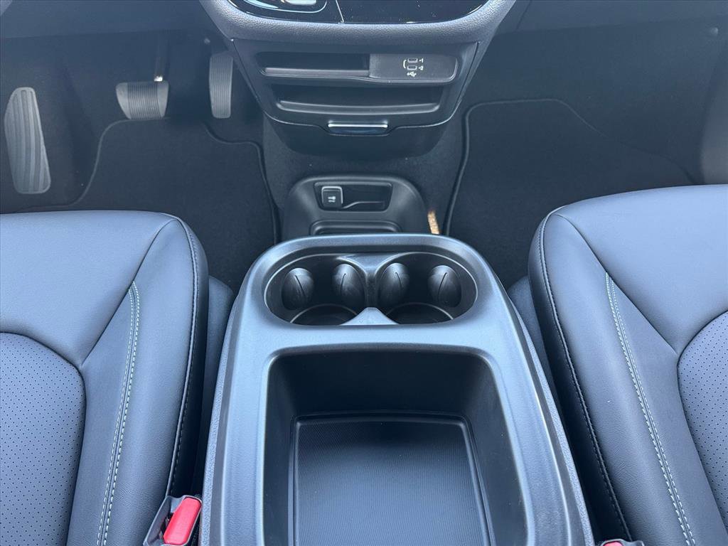 New 2026 Chrysler Pacifica Select w/ S Appearance Package AWD/4WD image 17