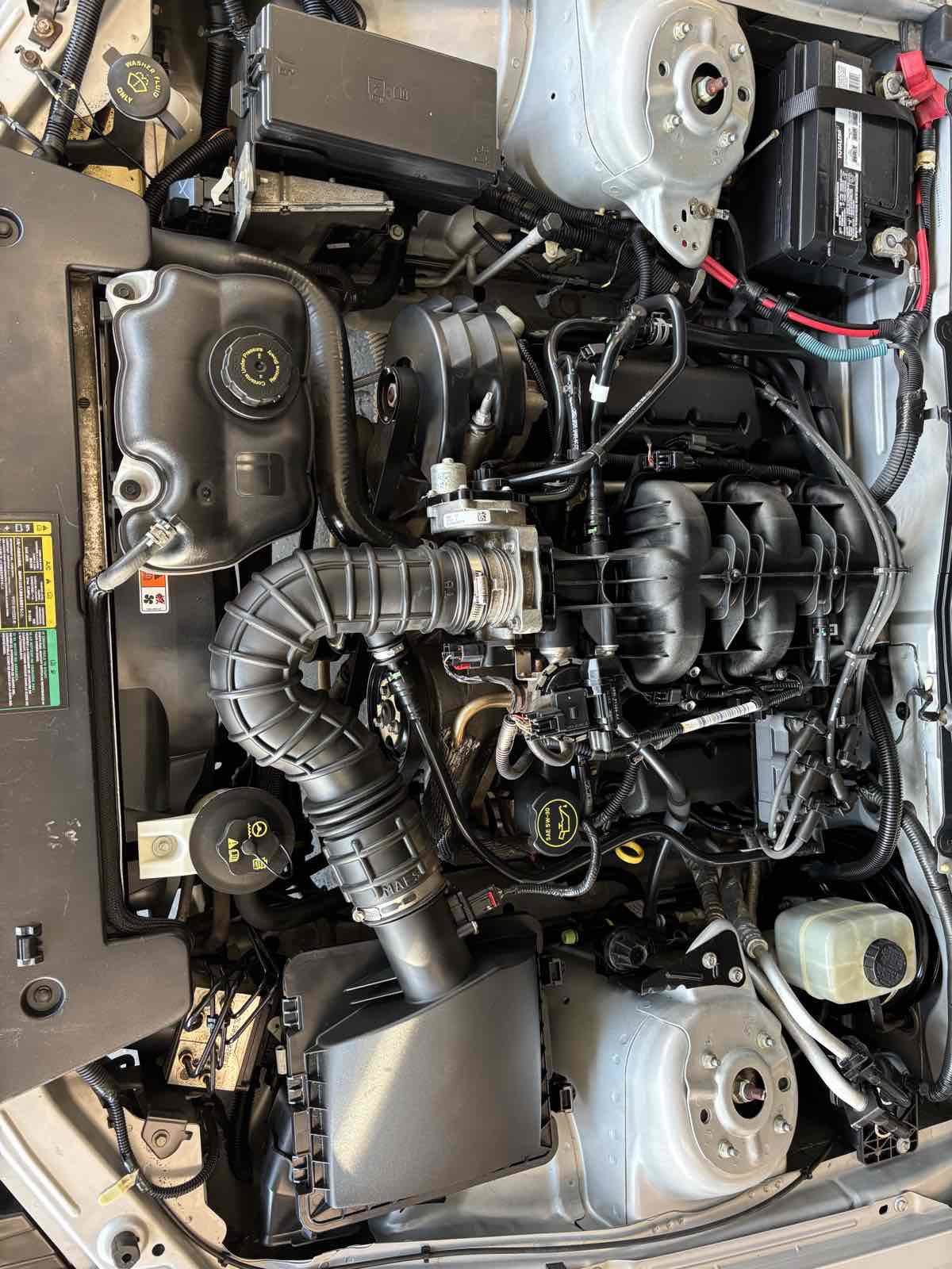 Used 2005 Ford Mustang Deluxe image 23