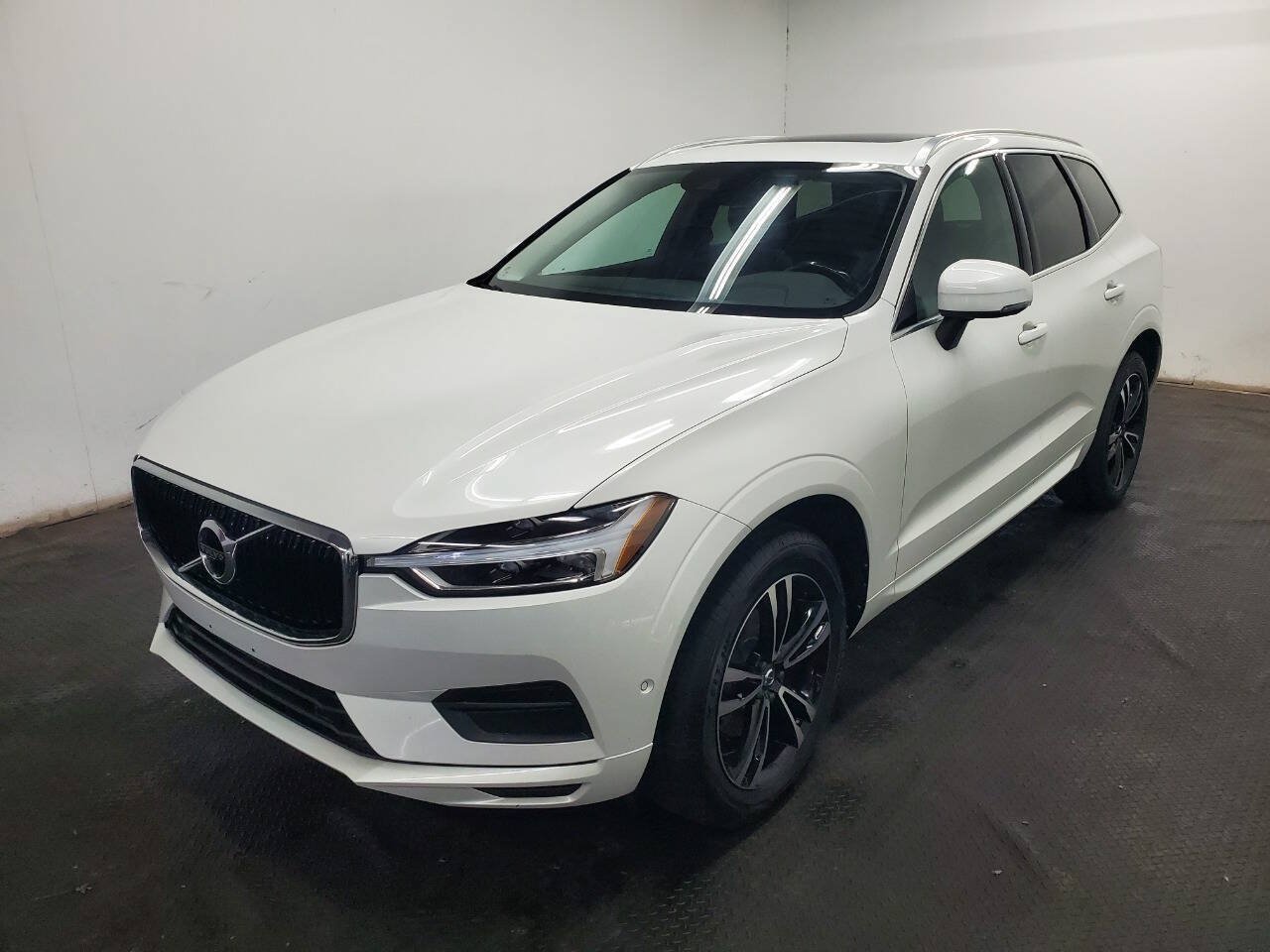 Used 2019 Volvo XC60 T5 Momentum w/ Premium Package