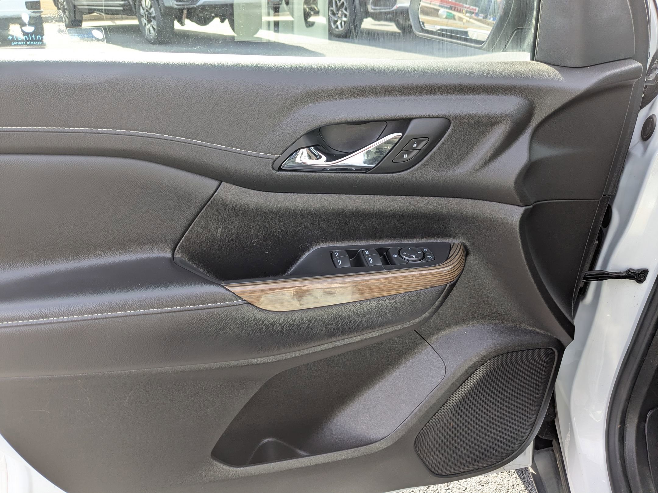 Used 2021 GMC Acadia SLE w/ Elevation Edition image 11