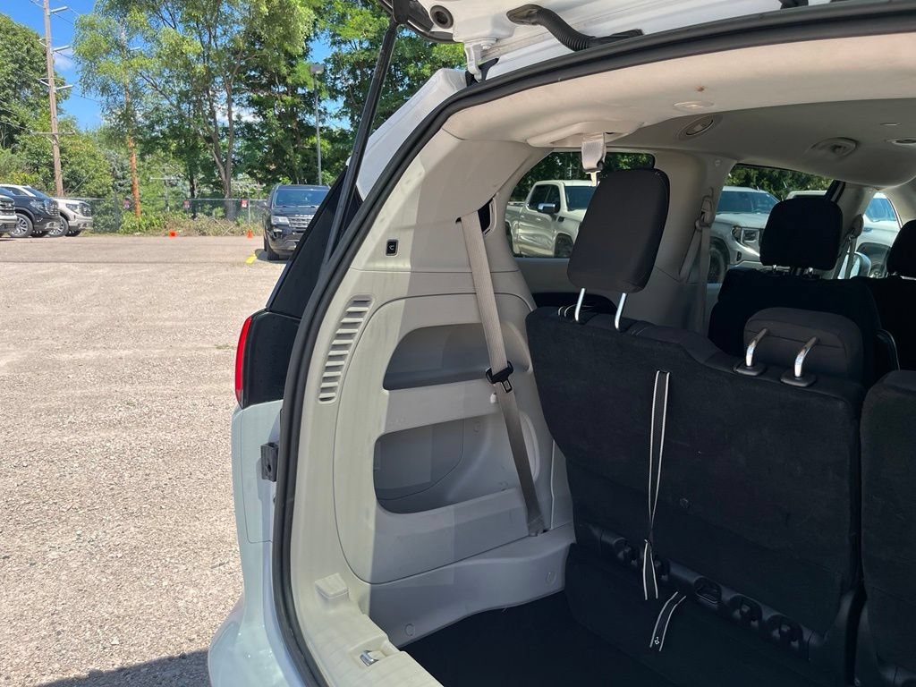 Used 2023 Chrysler Voyager LX FWD image 14