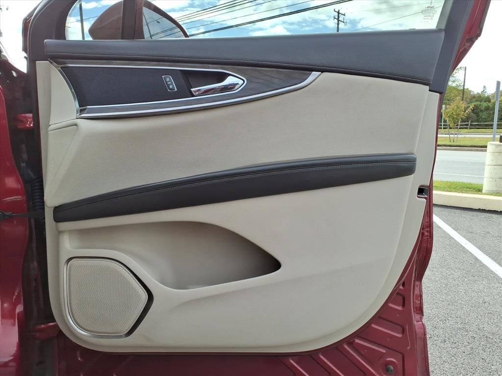 Used 2019 Lincoln Nautilus Select image 10