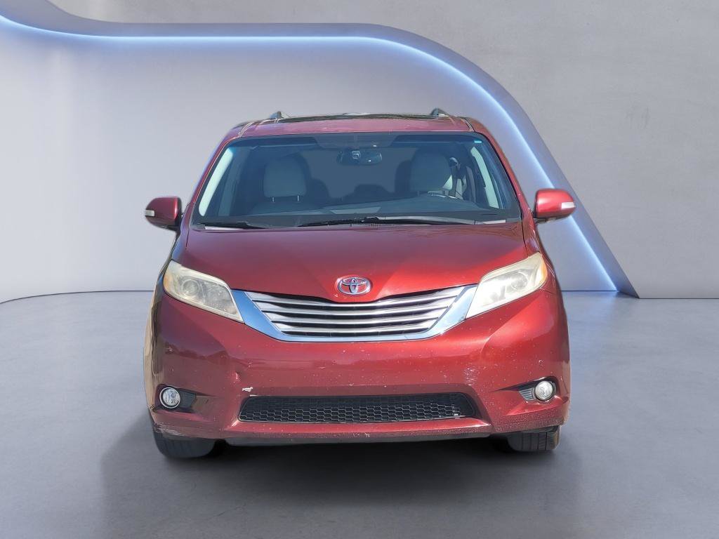 Used 2017 Toyota Sienna Limited Premium FWD image 2
