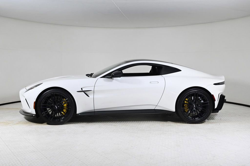 Used 2025 Aston Martin V8 Vantage Coupe image 15