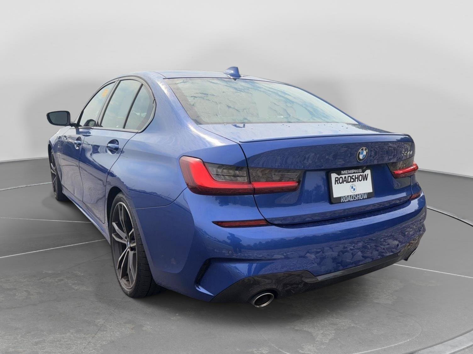 Used 2022 BMW 330i Sedan w/ M Sport Package RWD image 3