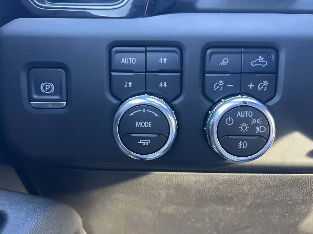 Used 2024 GMC Sierra 2500 AT4 w/ AT4 Premium Plus Package image 28