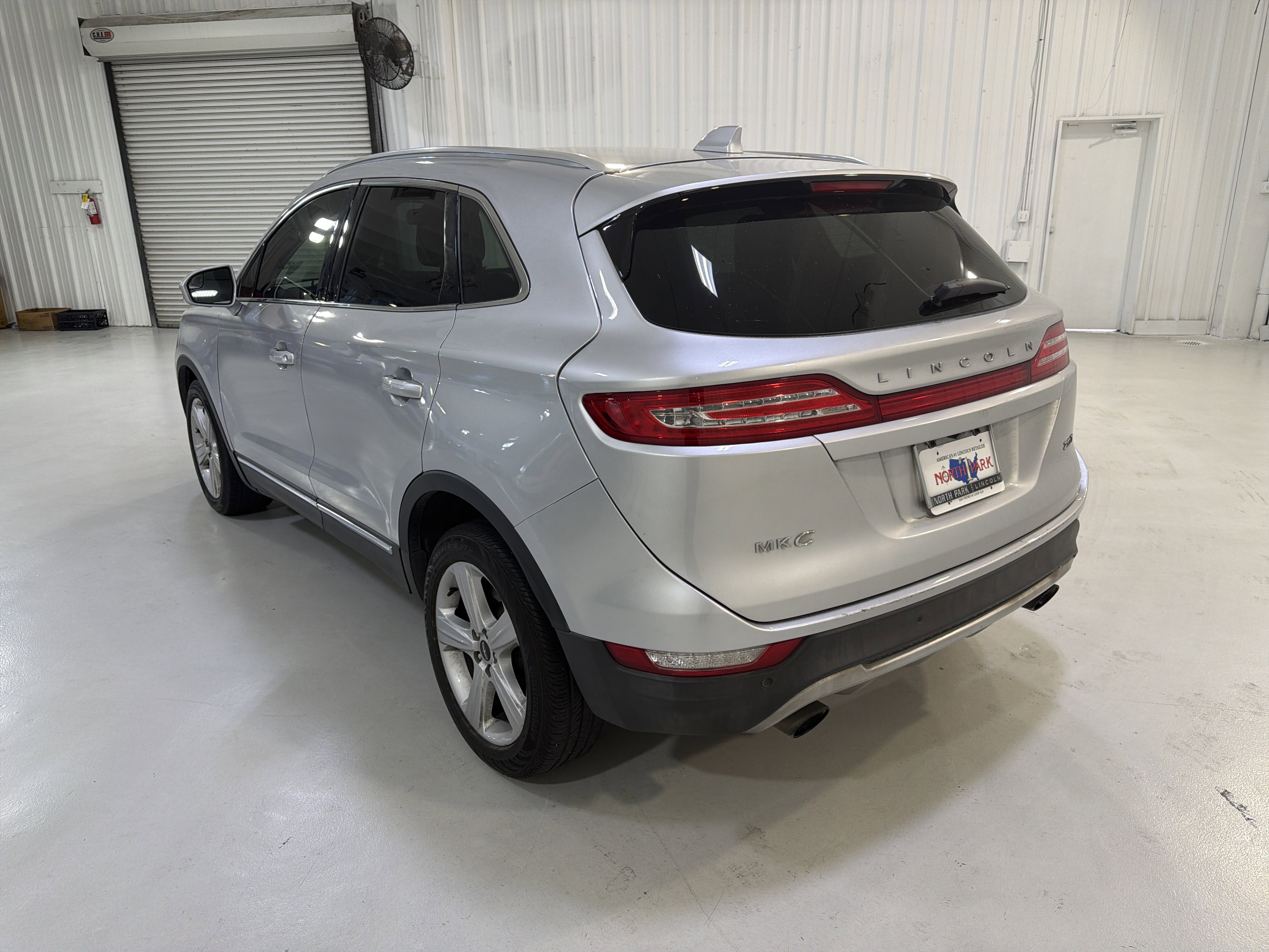 Used 2017 Lincoln MKC Premiere FWD image 3