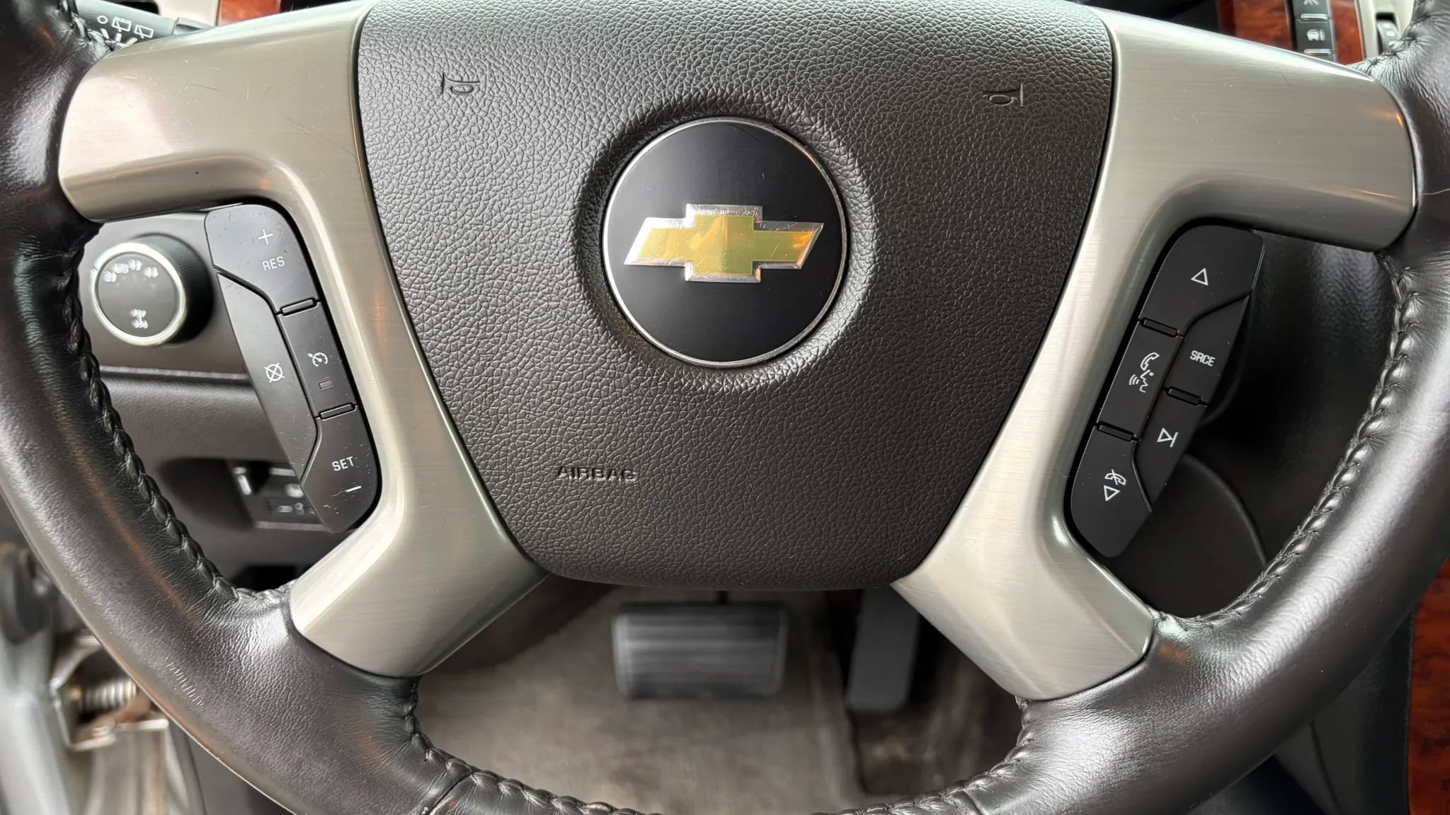 Used 2014 Chevrolet Suburban LS w/ All-Star Edition AWD/4WD image 17