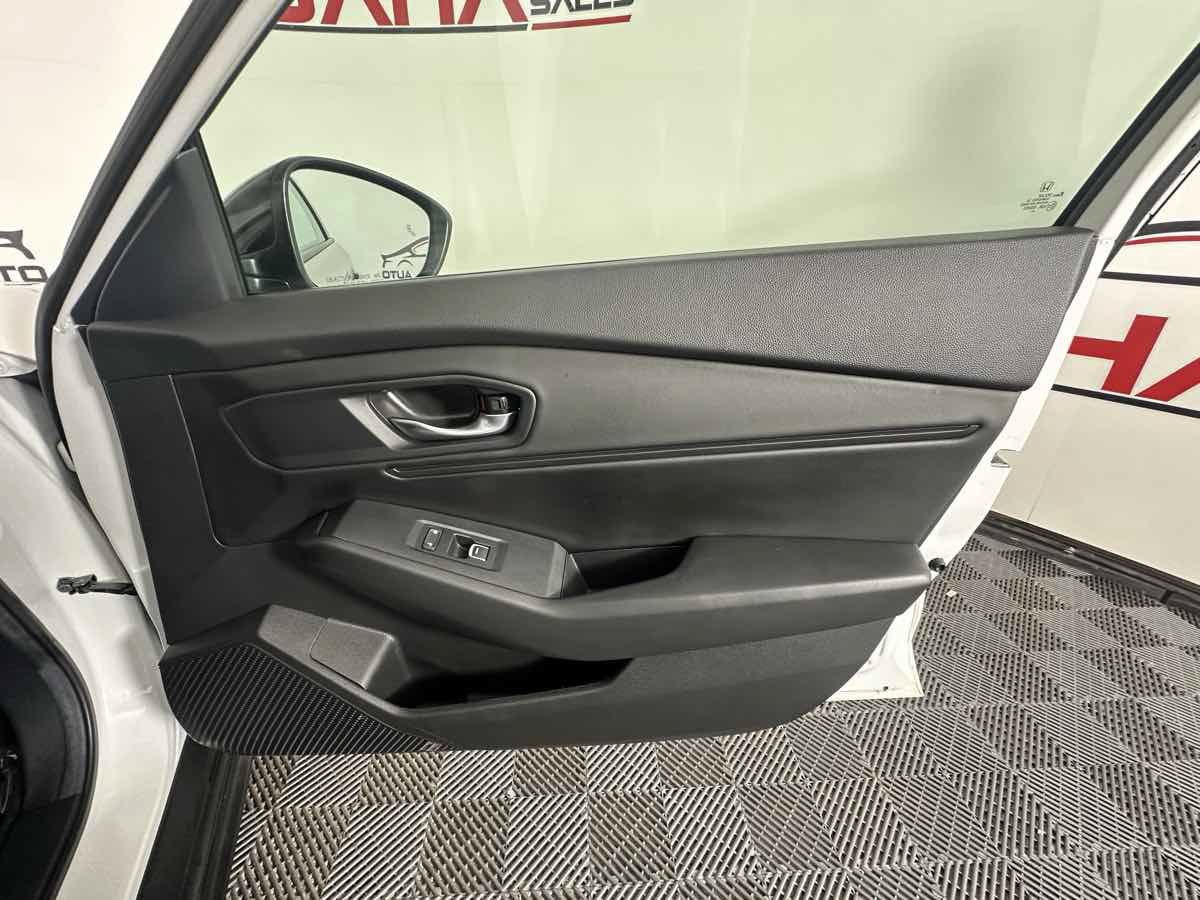 Used 2025 Honda Accord SE image 17