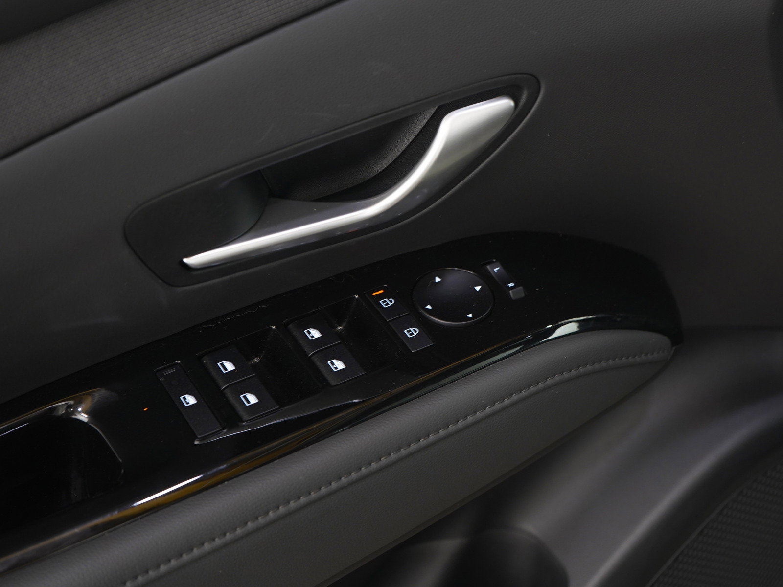 Certified 2025 Hyundai Santa Cruz SEL image 22