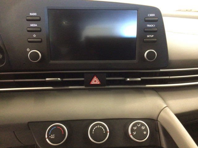 Used 2021 Hyundai Elantra SE FWD image 25
