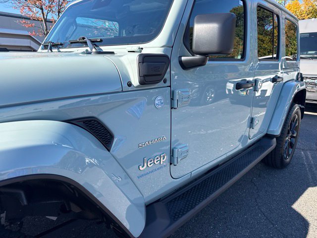 Used 2024 Jeep Wrangler Unlimited Sahara w/ Technology Group AWD/4WD image 3