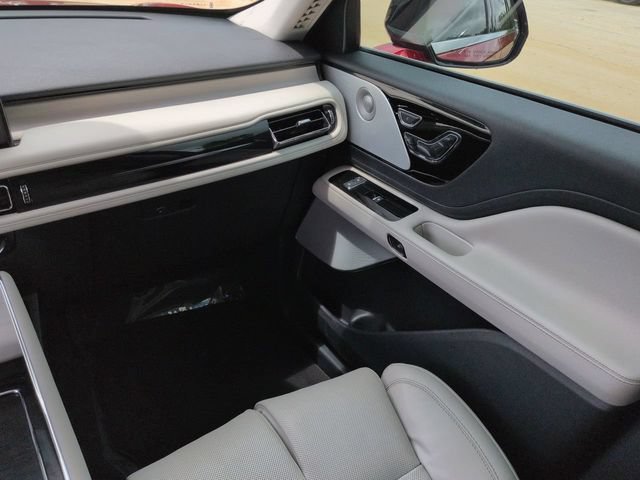 Used 2025 Lincoln Aviator Reserve w/ Equipment Group 201A AWD/4WD image 21